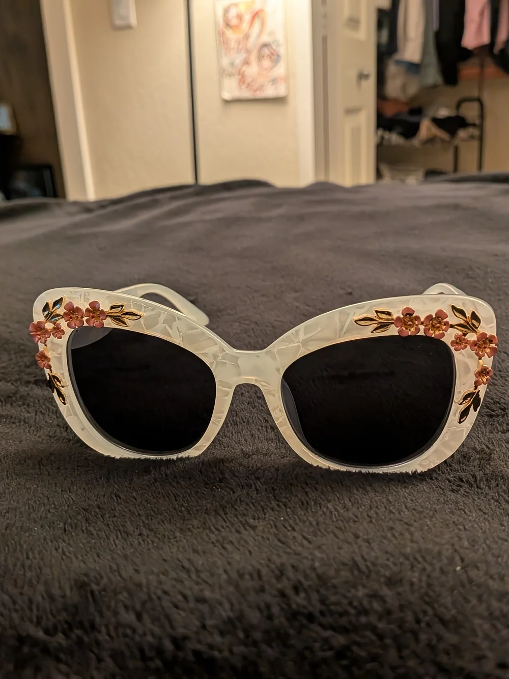 NWT -White Marbled Flower Cateye - Picture 1 of 7